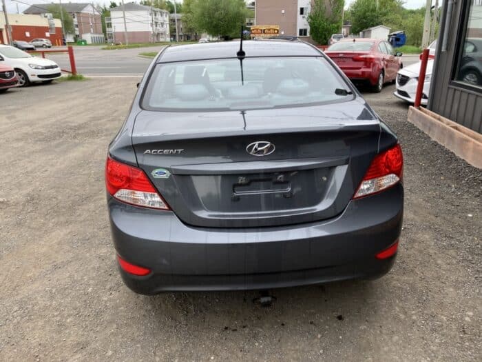 Hyundai Accent GL - Image 7