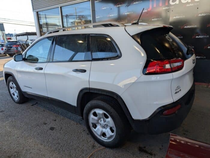 Jeep Cherokee Sport - Image 7