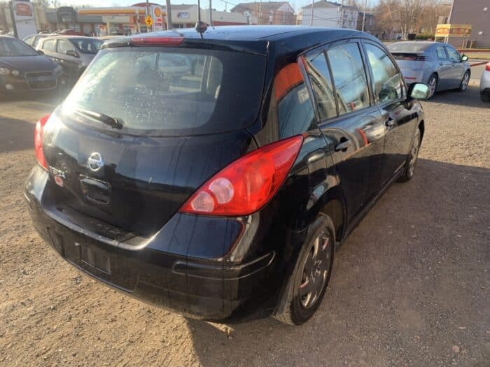 Nissan Versa 1,8 S - Image 5