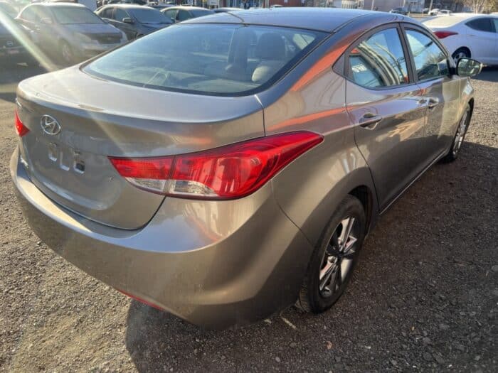 Hyundai Elantra L - Image 4