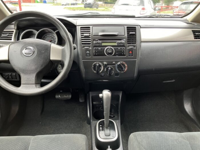 Nissan Versa 1,8 S - Image 17