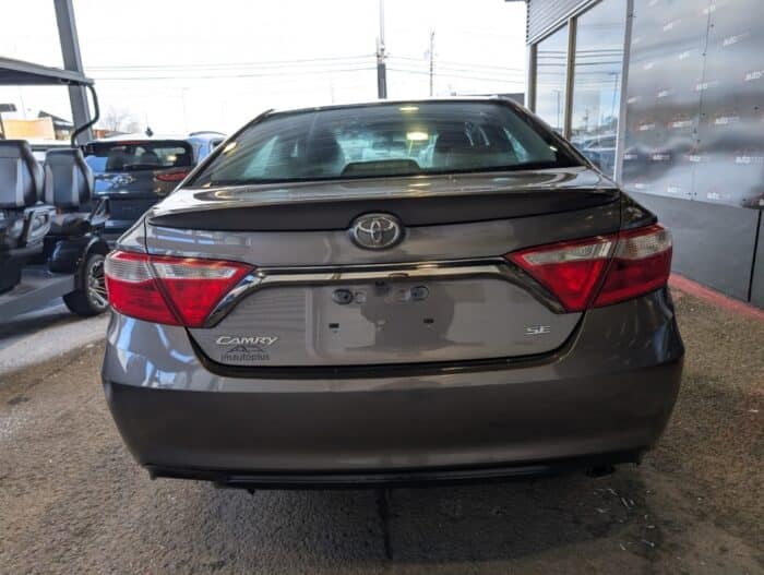 Toyota Camry SE - Image 6