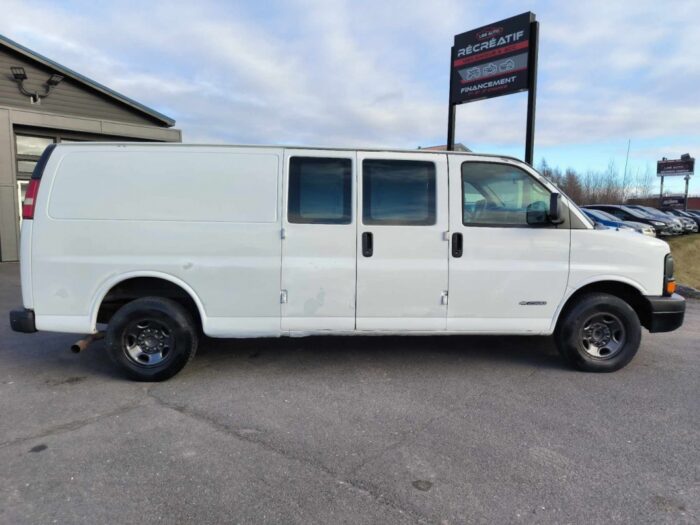 Chevrolet Express Cargo Van - Image 2