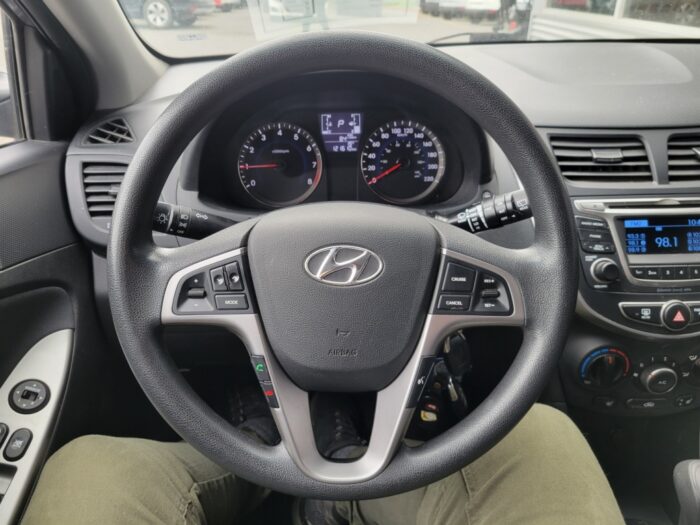 Hyundai Accent GL - Image 11