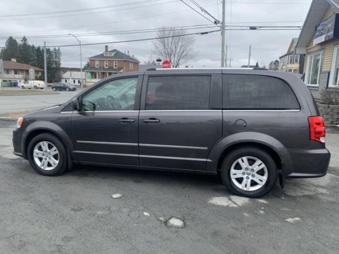 Dodge Grand Caravan SXT - Image 9