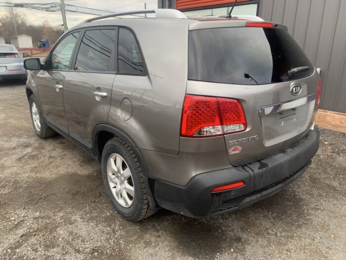 KIA Sorento LX - Image 4