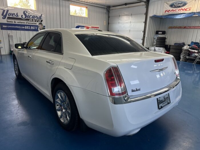 Chrysler 300 300C - Image 8