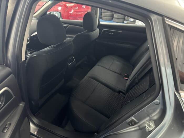 Nissan Altima 2,5 SV - Image 12