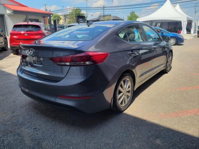 Hyundai Elantra GL - Image 5