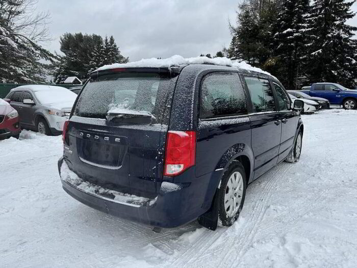 Dodge Grand Caravan Ensemble Valeur plus familiale 4 portes - Image 5