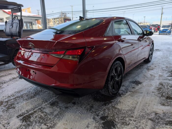 Hyundai Elantra Preferred w/Sun & Tech Package - Image 5