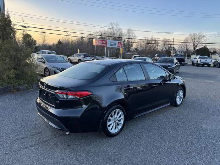 Toyota Corolla LE CVT - Image 6