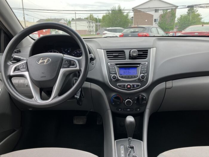 Hyundai Accent GL - Image 25