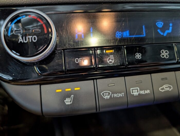 Hyundai Elantra Ultimate Tech – Image 17