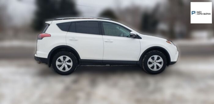 Toyota RAV4 LE – Image 4