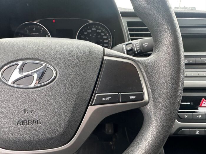 Hyundai Elantra SE – Image 12