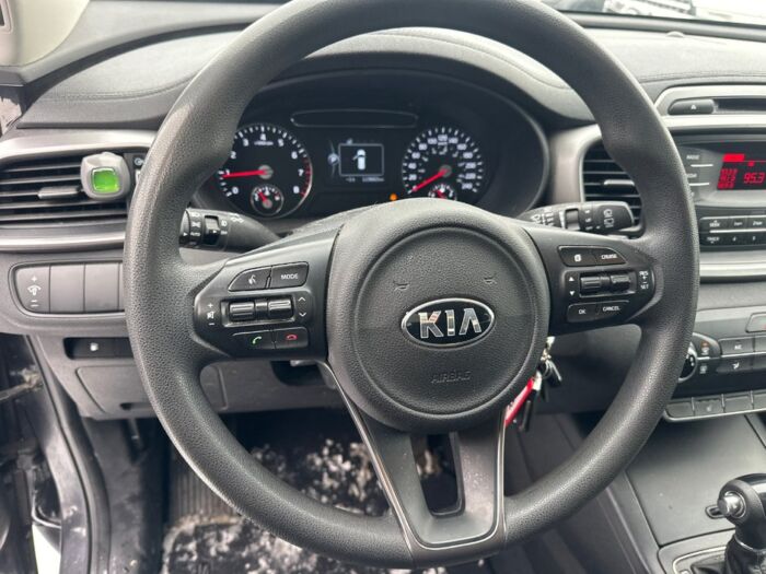 Kia Sorento LX 2.4L – Image 11