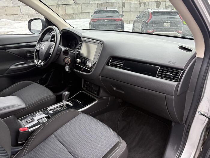 Mitsubishi Outlander ES S-AWC/DEGIVREUR D'ESSUIE GLACE/CARPLAY/7PASSAGE - Image 18