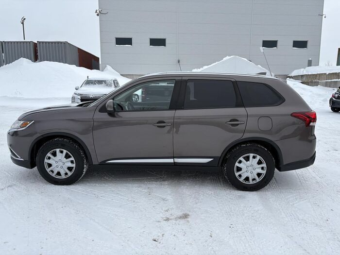 Mitsubishi Outlander ES AWC BAS MILLAGE/ 7 PASSAGERS/TOIT OUVRANT - Image 14