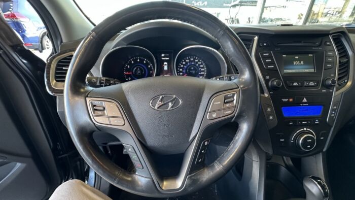 Hyundai Santa Fe SE - Image 10