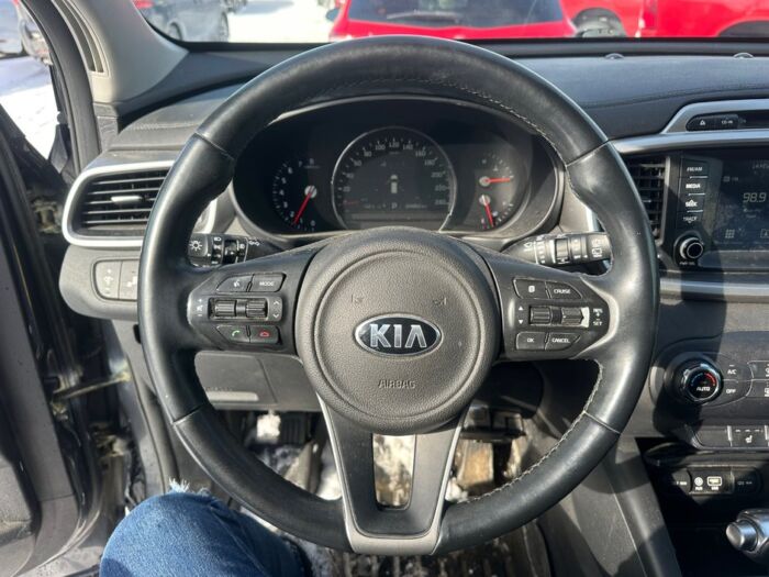 Kia Sorento LX-V6 - Image 9